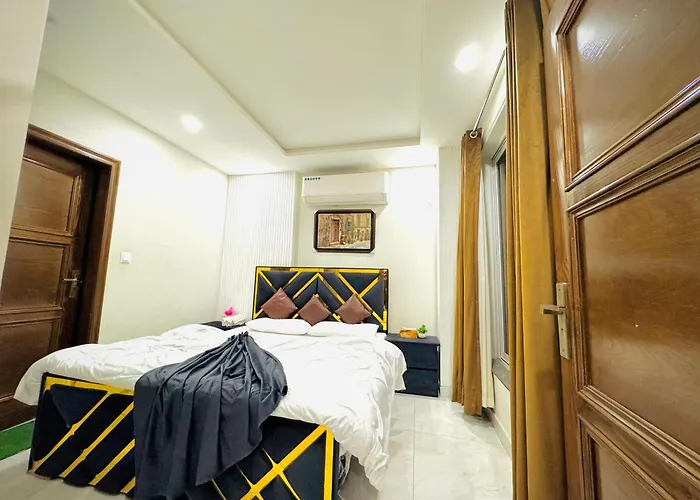 One Bed Designer Luxury Apartment Mehar Suites