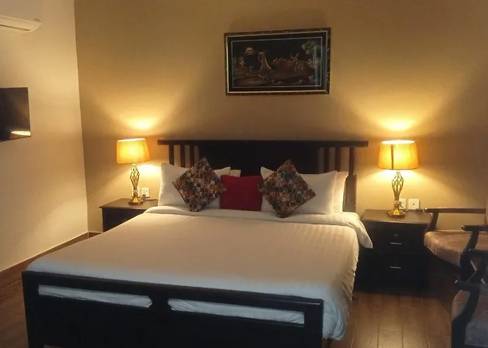 Gulberg Suites